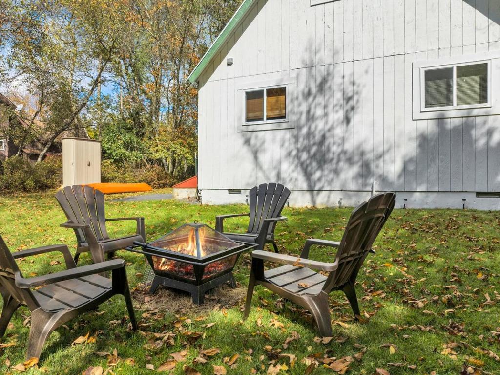 The Sage Chalet in Emerald Lakes, Poconos! photo 3