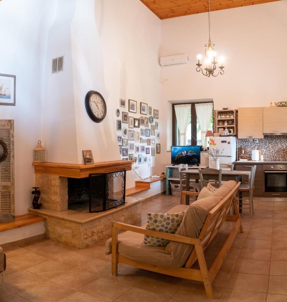 Villa Achinos photo 1