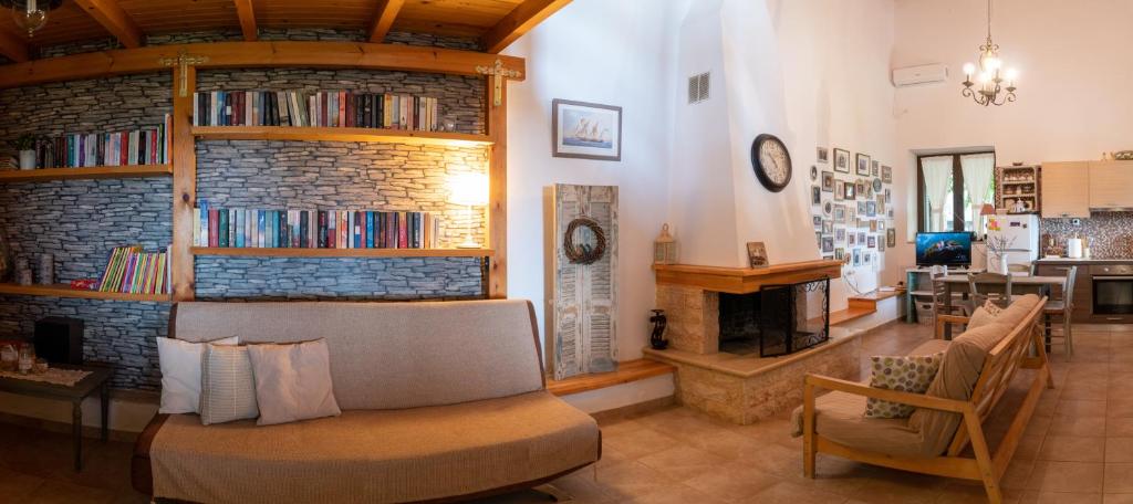 Villa Achinos photo 3
