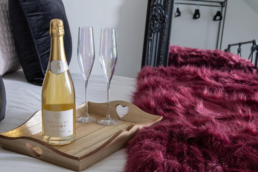 Spacious and modern family apartment, central and within walking distance to local amenities photo 4