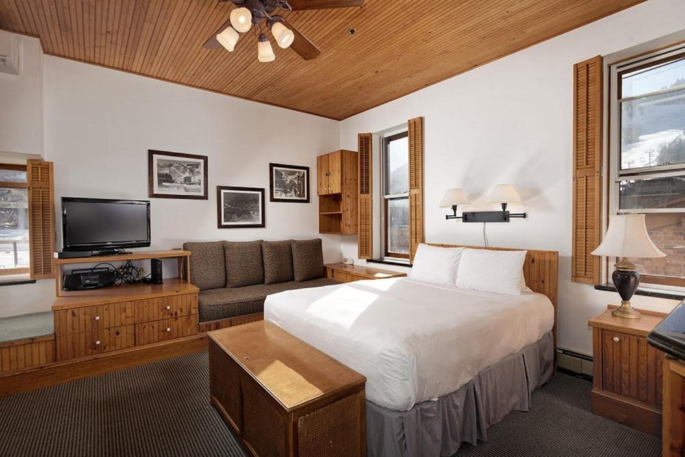 Independence Square 311, Best Location! Hotel Room with Rooftop Hot Tub in Aspen image