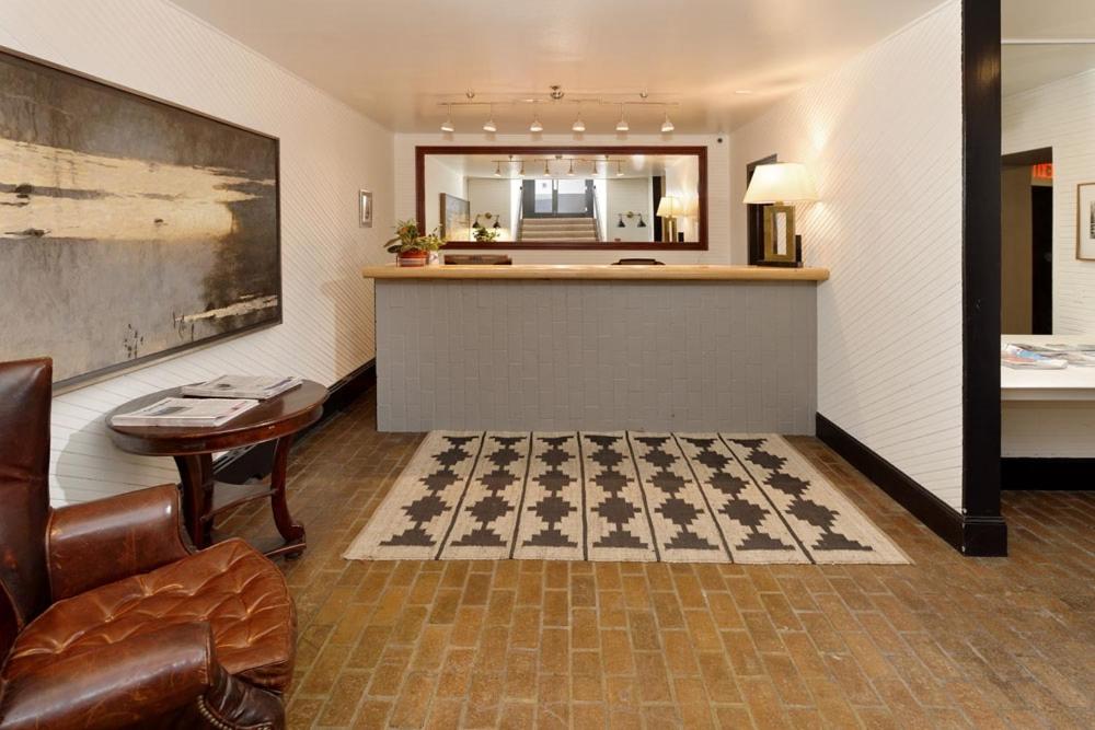 Independence Square 311, Best Location! Hotel Room with Rooftop Hot Tub in Aspen photo 4