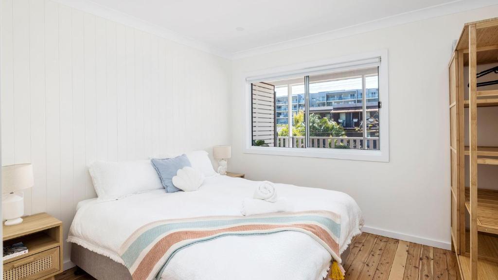 Shoal Bay Beach House Two photo 4