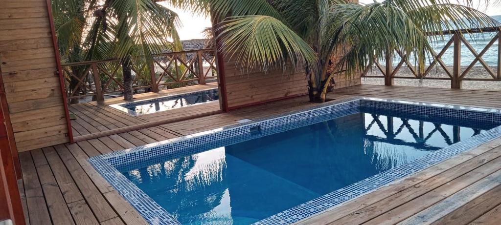 Villa Devonia - Beachfront Cabins with Pool at Tela, HN photo 2