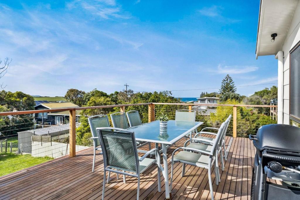 25 Waikiki Crescent, Smiths Beach photo 1