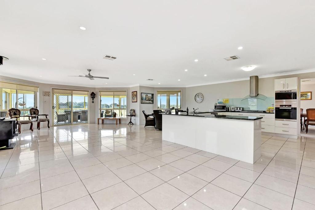 Noble Willow Estate photo 4