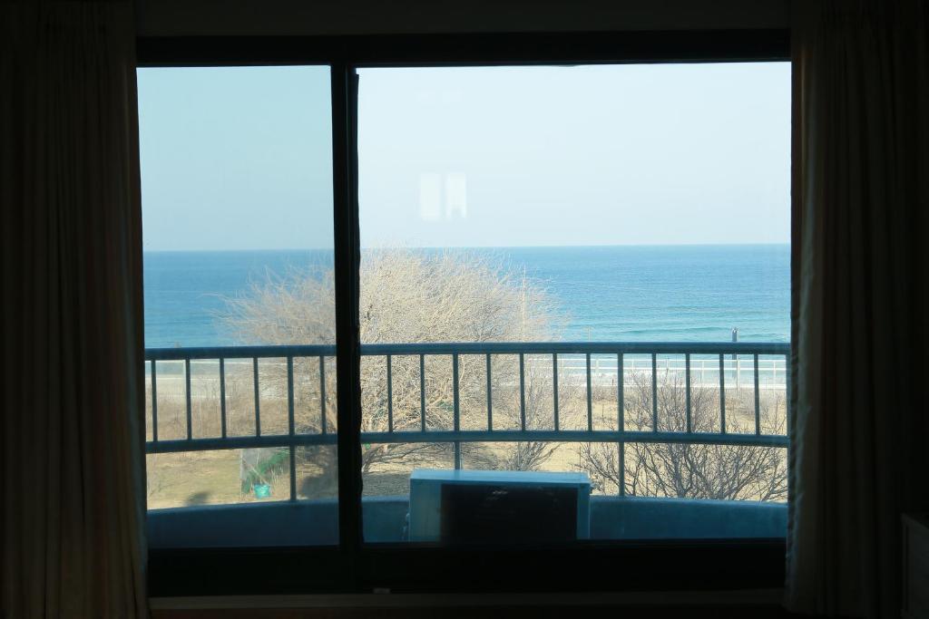 Mangsang Beach Pension photo 1