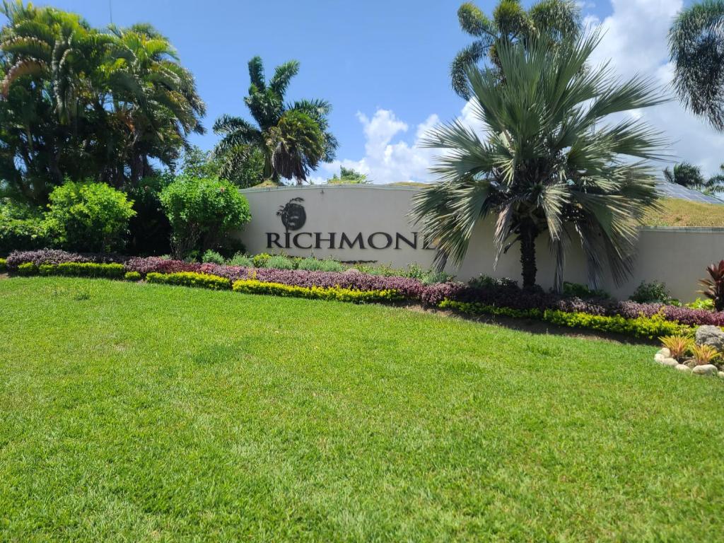 Modern and Secure Apartment with pool and tennis court near Dunns River Falls, Ocho Rios photo 1