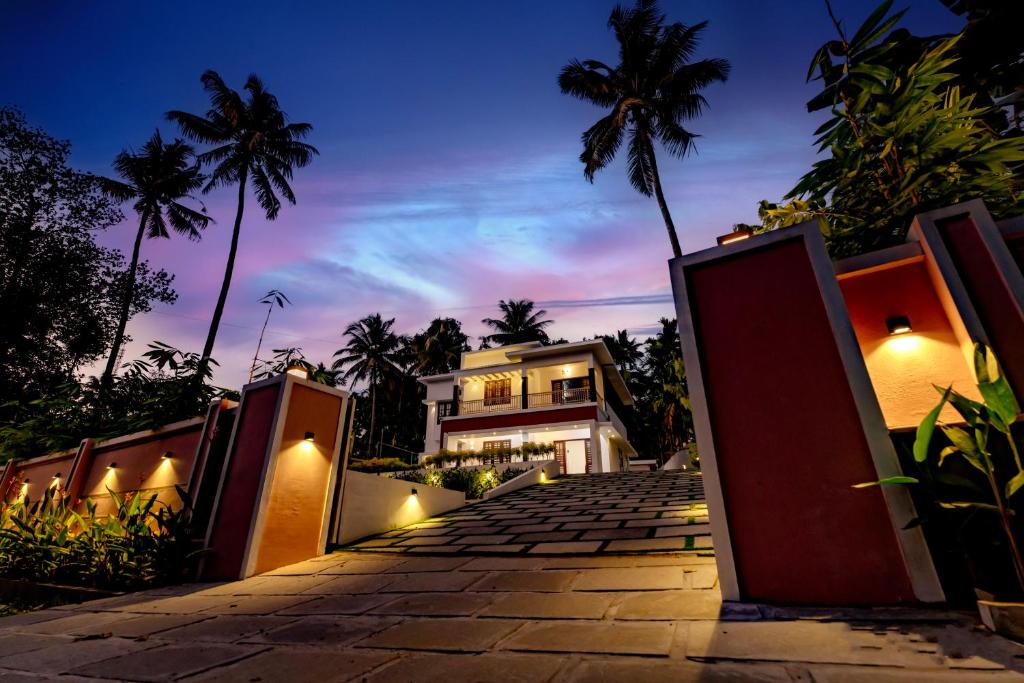The Vogue - Luxury Private Pool Villa , Athirappilly photo 4