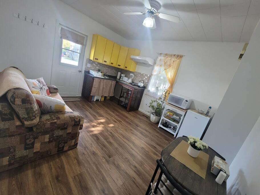 Bright apartment close to hwy photo 2