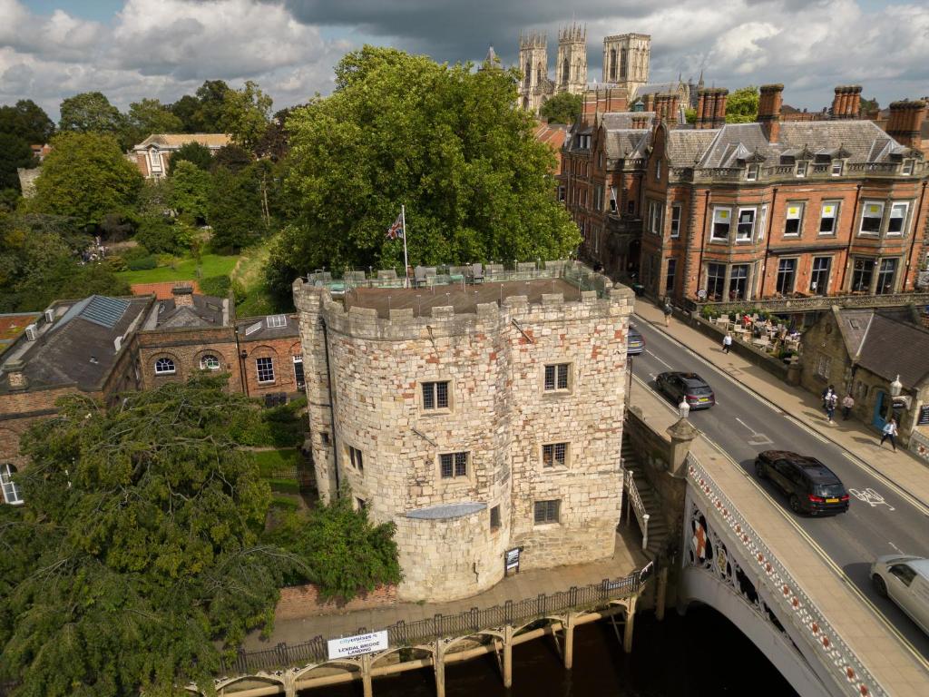 Lendal Tower photo 1