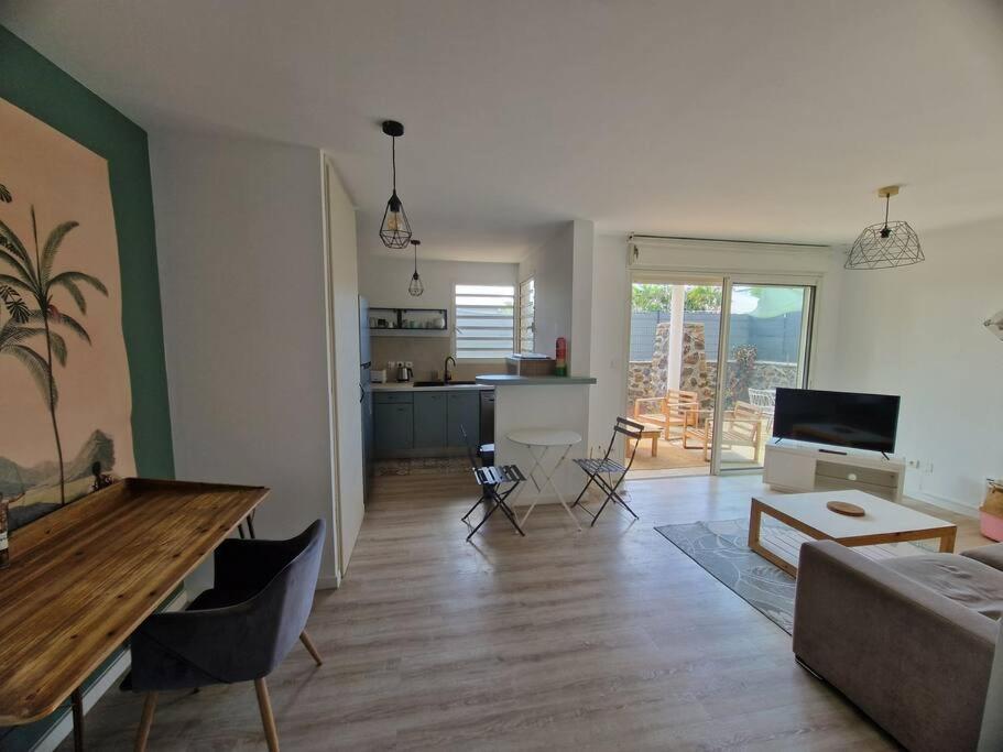 Appartement T2 avec jardin à Saint Gilles Les Bains photo 3