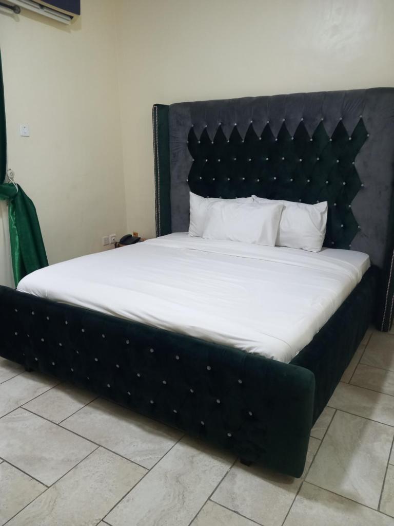 TOVIA HOTEL AND SUITES photo 3