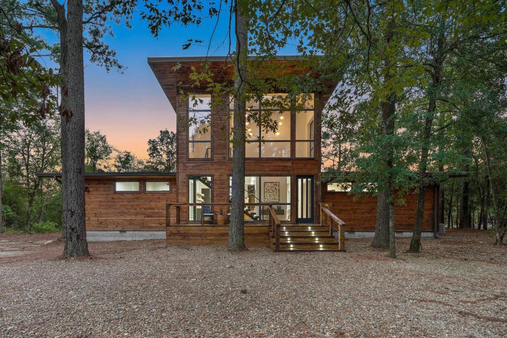 Enchanting Waterfront Cabin w Private Boardwalk photo 2