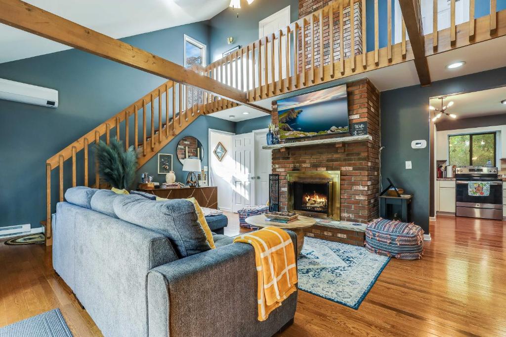 Peaceful Poconos Retreat with Hot Tub and Fire Pit! photo 2