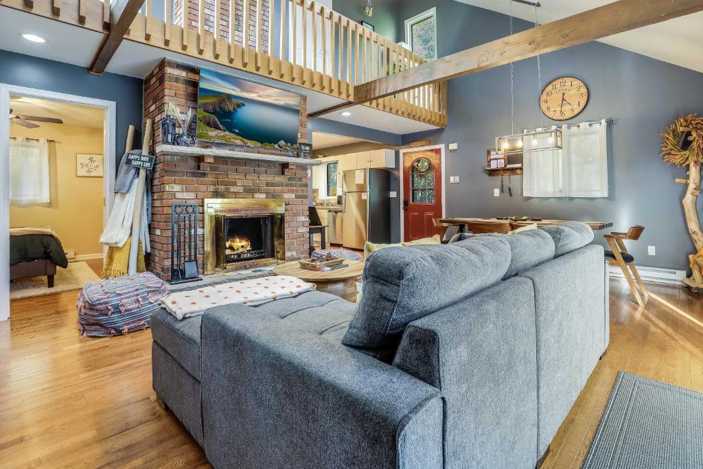 Peaceful Poconos Retreat with Hot Tub and Fire Pit! photo 3