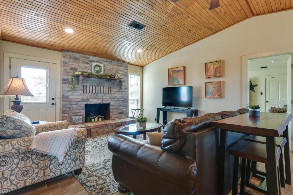 Ranch Getaway with Pool and Horse Stall Access! photo 4