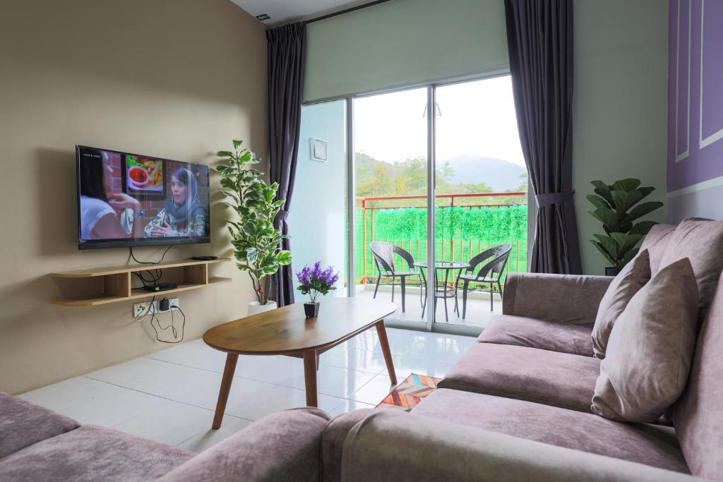 Moonight Luxe Suite, Cameron's Emerald Avenue photo 1