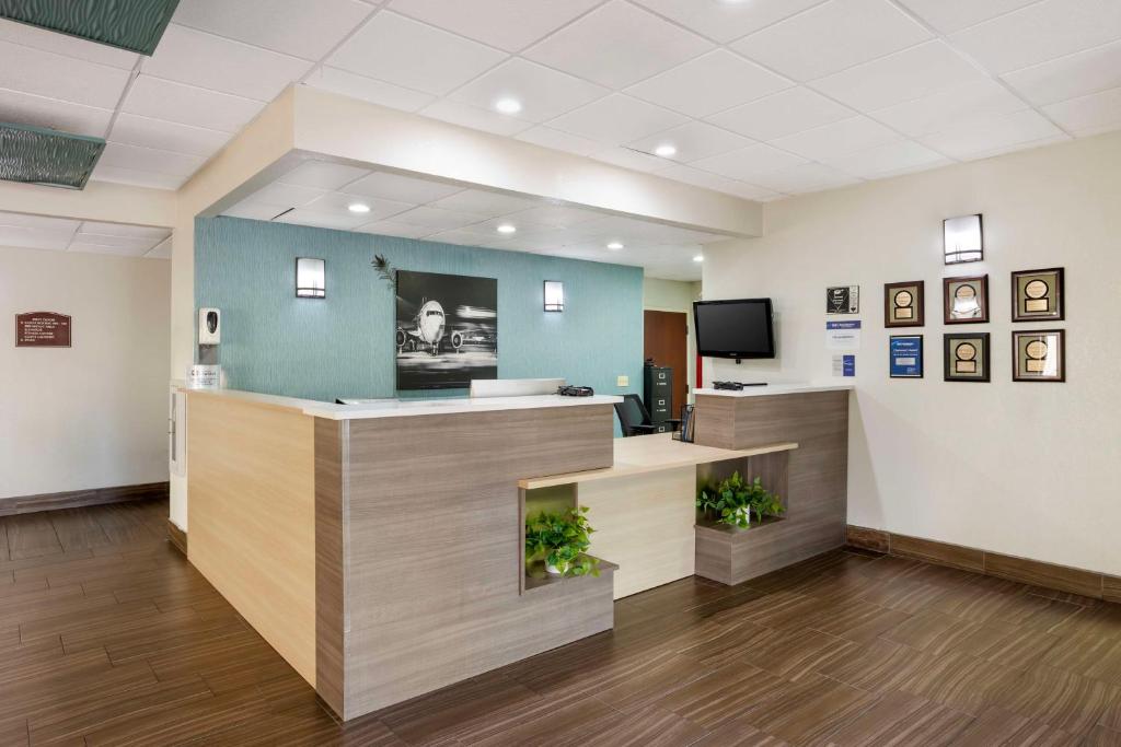 Best Western Plus Springfield Airport Inn photo 2