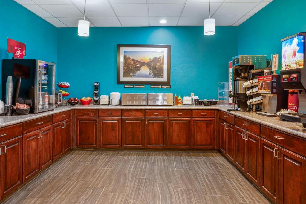 Best Western Plus Springfield Airport Inn photo 4