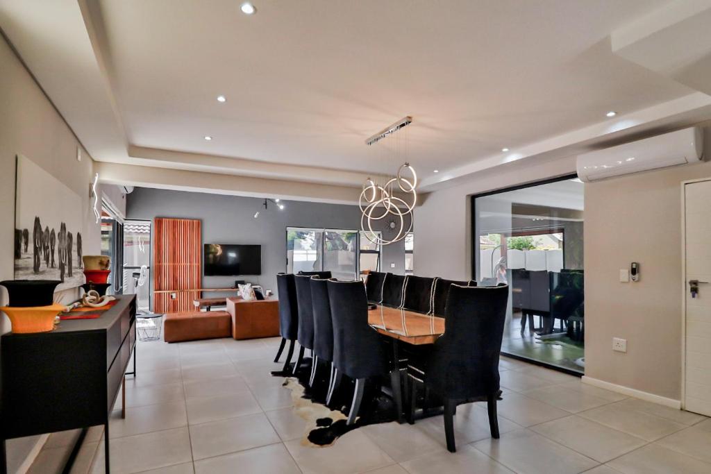 House of Bongekile 4 Bed Luxury Home in Malelane photo 2