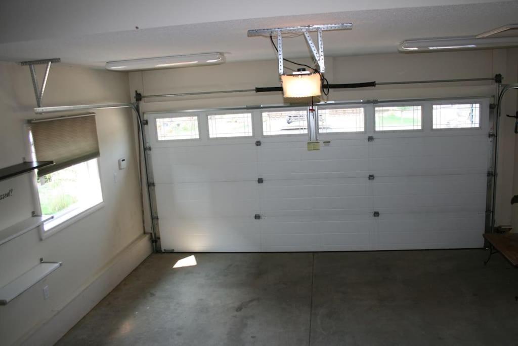 Entire home 3Beds, 2Baths, Mins to WEM, Fenced Yard photo 1
