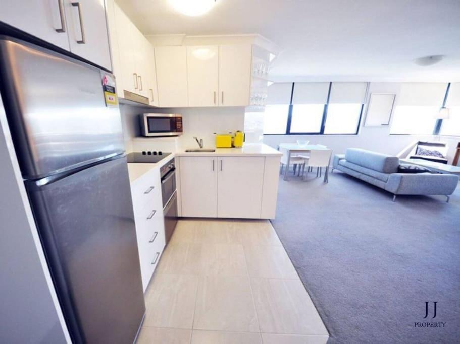 CBD 1BR Spectacular River View M20 - Tap to explore photos