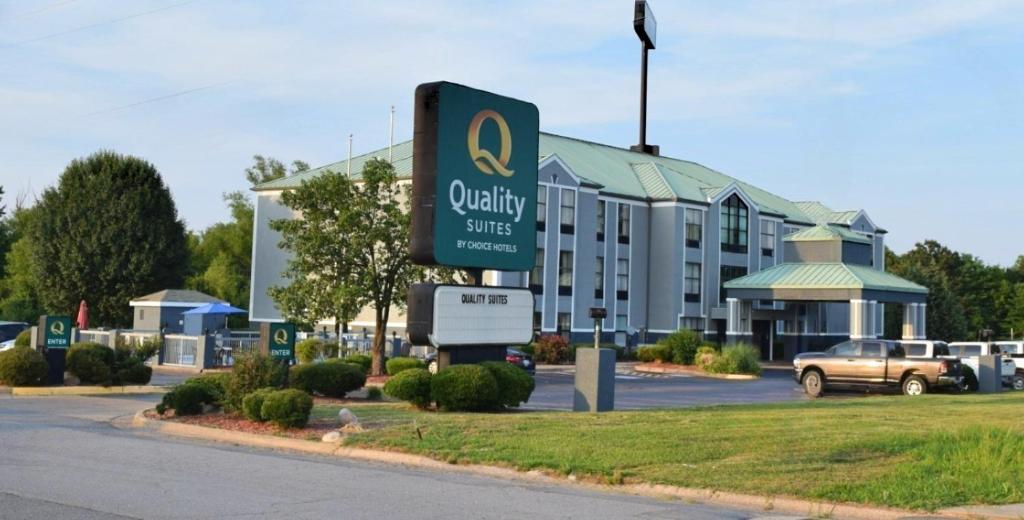 Quality Suites Maumelle - Little Rock NW image