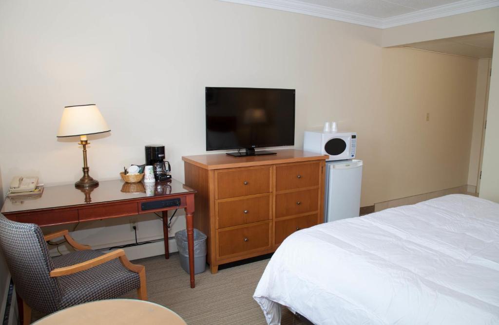 Twin Pine Inn & Suites photo 3