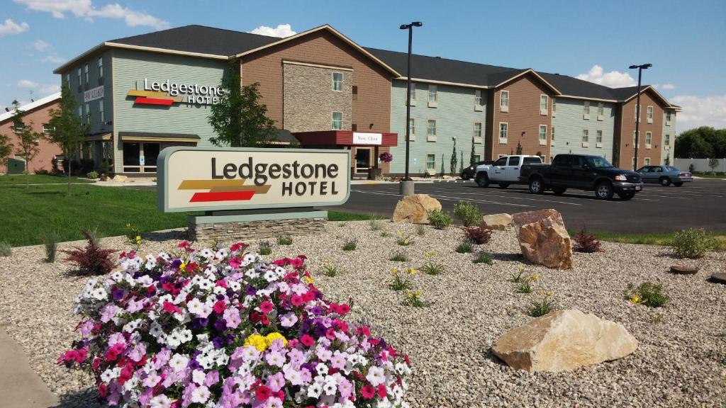 Ledgestone Hotel Vernal image