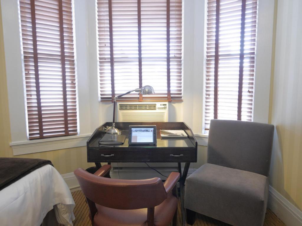 Executive Hotel Vintage Court photo 4