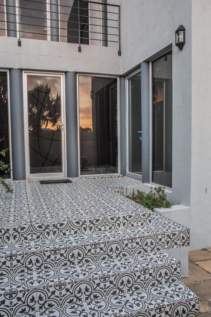 Luxury home walking distance to Blouberg beach