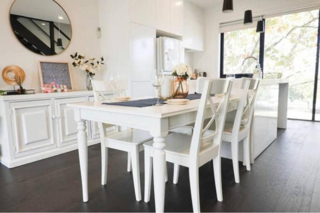 Lifestyle 3 Bedrooms Townhouse In Port Melbourne# 178PM photo 2