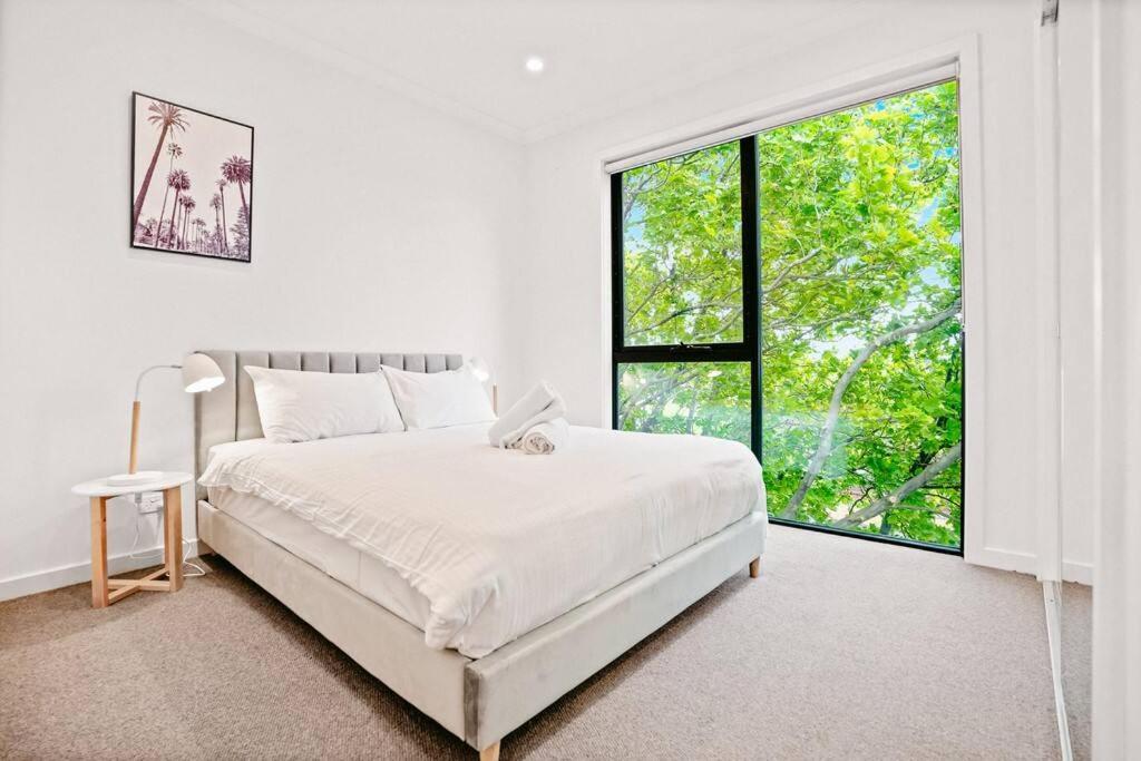 Lifestyle 3 Bedrooms Townhouse In Port Melbourne# 178PM photo 3