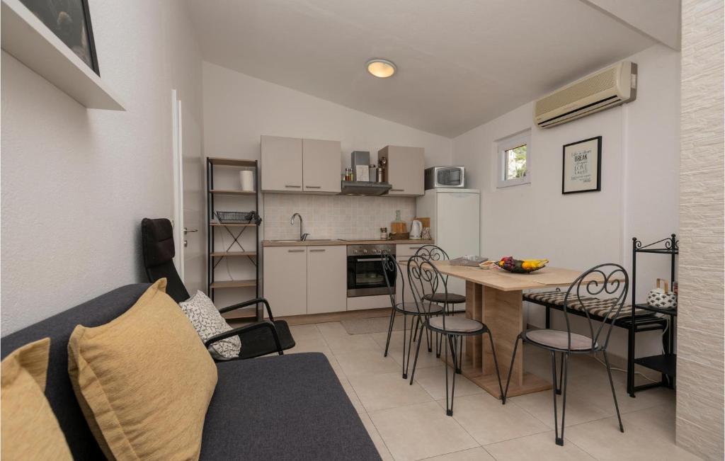 Awesome Apartment In Baska Voda With Kitchen photo 1