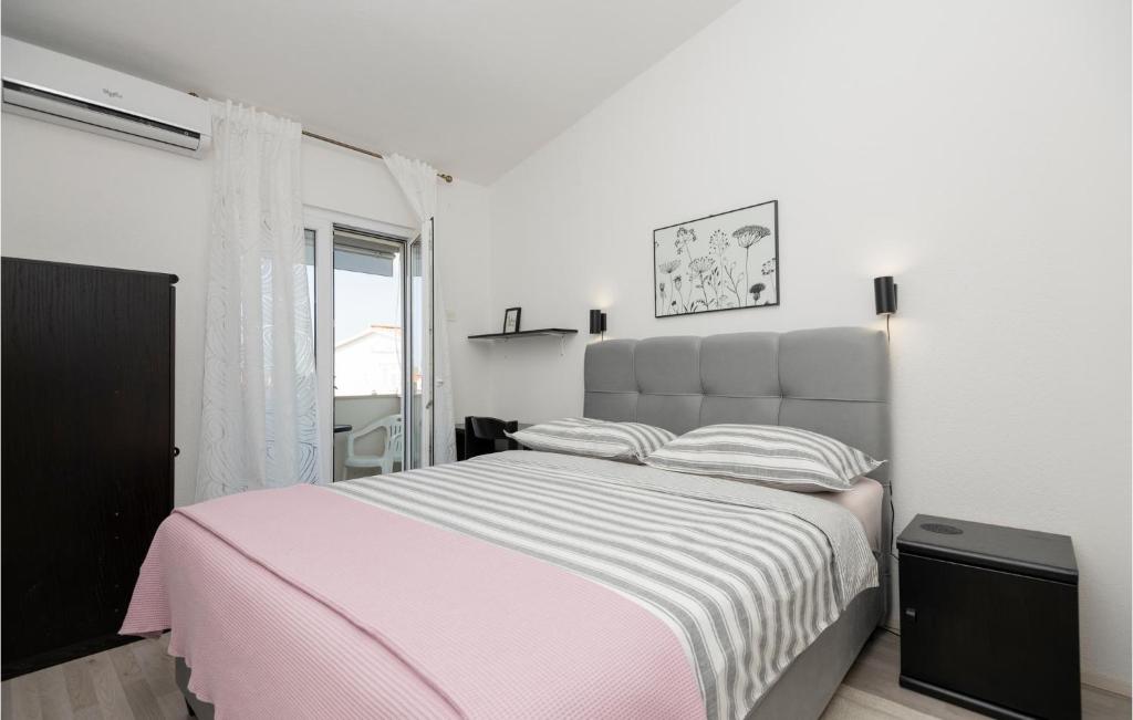 Awesome Apartment In Baska Voda With Kitchen photo 4