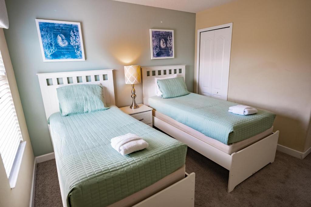 6 Bedroom Vacation Homes Champions Gate Resort photo 3