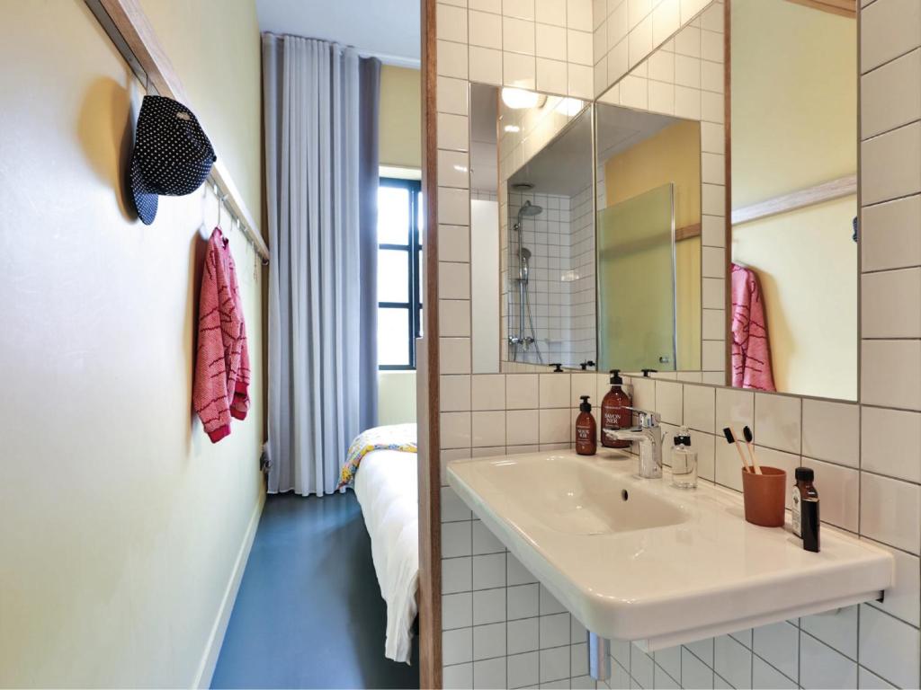 모브 호텔 파리 레 푸세 (MOB HOTEL Paris Les Puces) - 로비