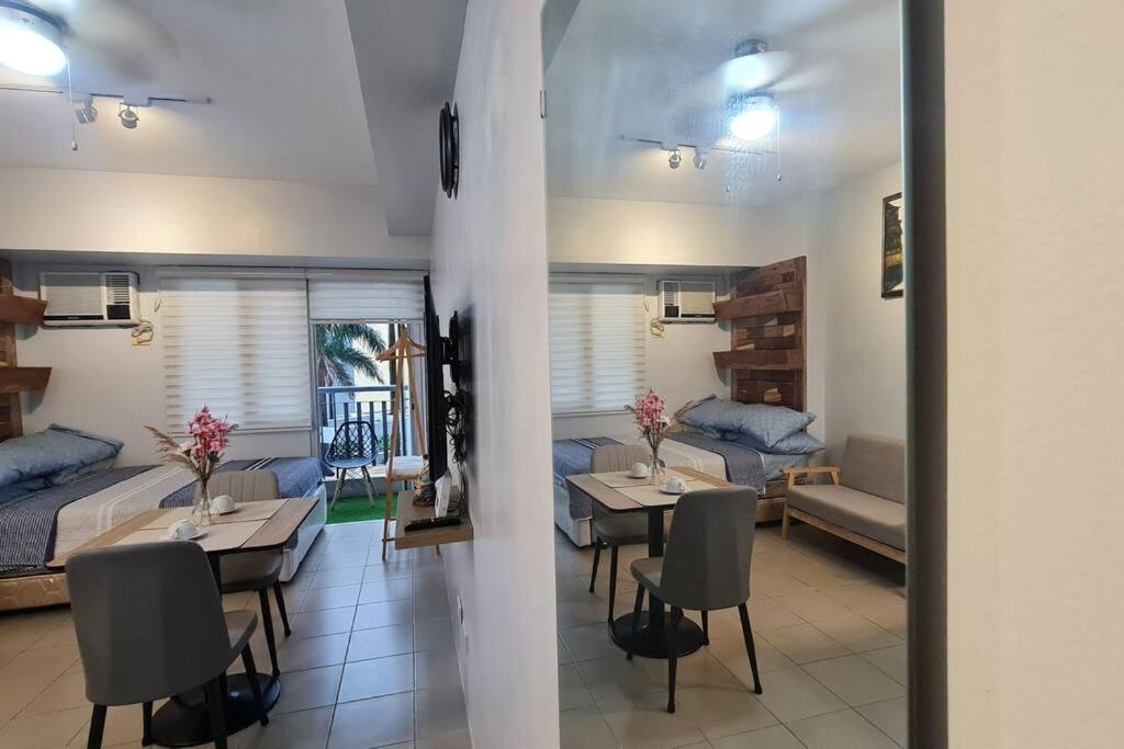 Affordable Condo in Makati w/ Wi-Fi, Netflix, Pool photo 2