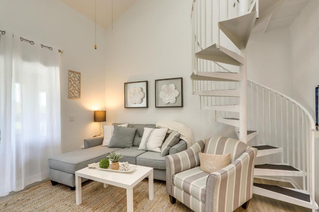 Charming Condo on Lake Erie with Community Pool photo 4