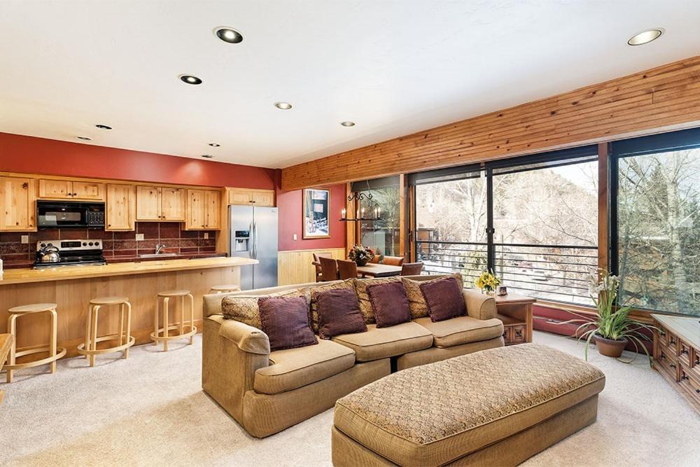 Durant Unit D3, Condo with Floor-to-Ceiling Windows, Fireplace, and more image