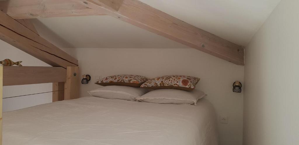 Studio cosy climatisé indépendant avec mezanine photo 1