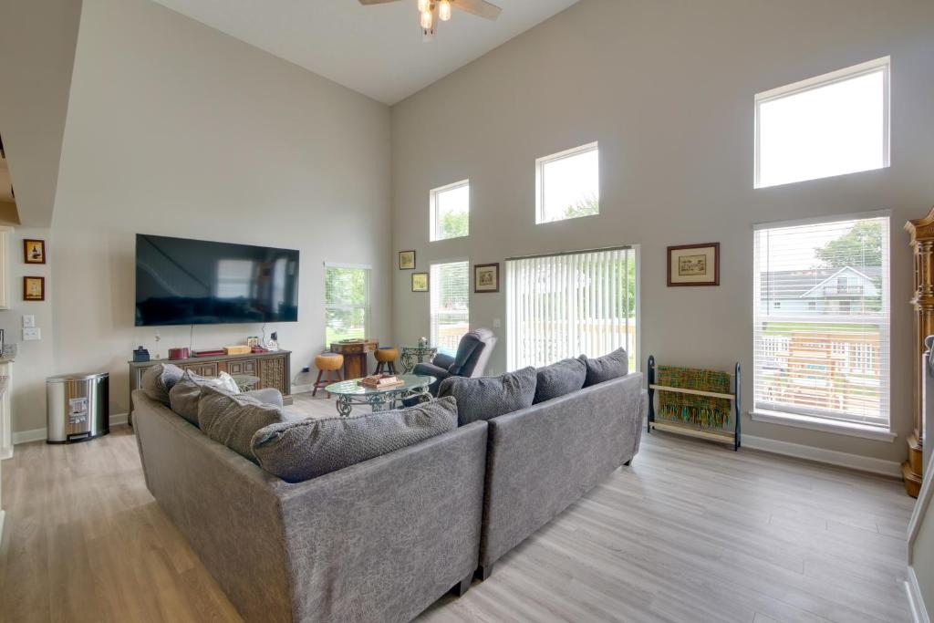 Port Clinton Retreat with Lake Access and Dock! photo 4