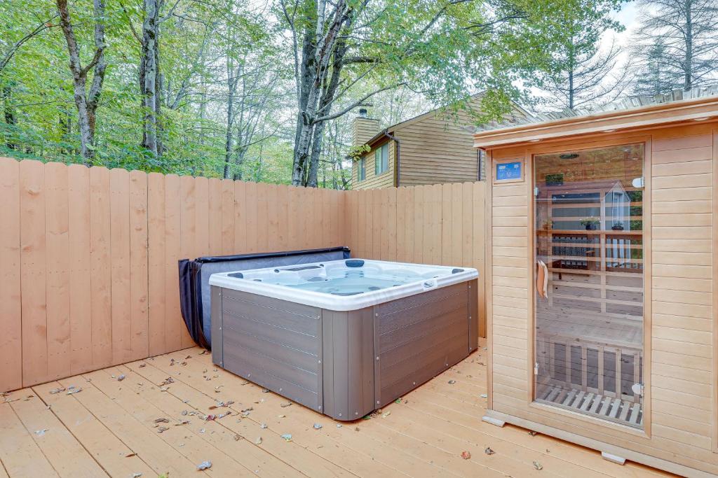 Cozy New York Escape with Hot Tub, Sauna and Deck! photo 1