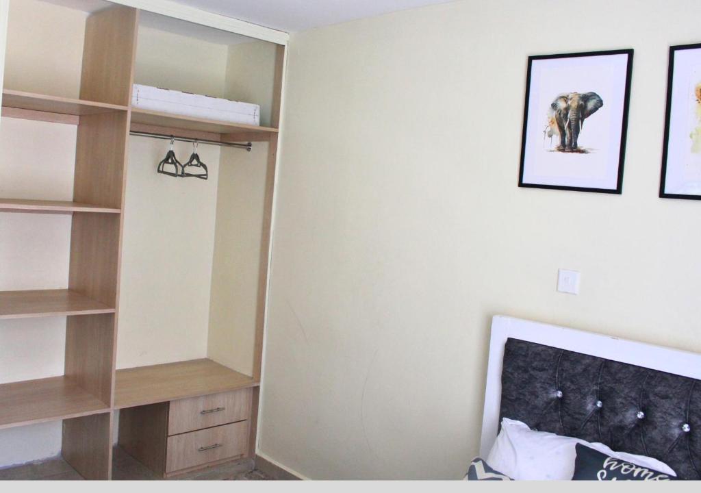 SIMBA'S NOOK - A modern Budget Studio Apartment in Syokimau, Nairobi with Fast WiFi & Netflix - Near the JKIA Airport, SGR Station & Gateway Mall photo 2
