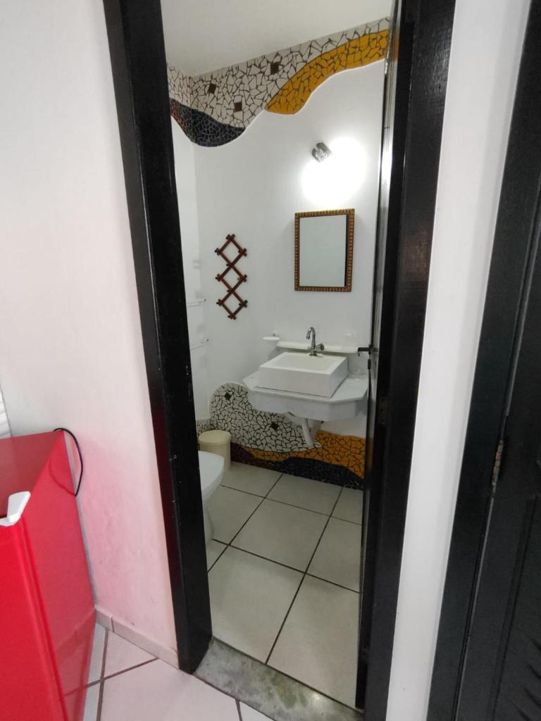 hostel e suites com piscina photo 4