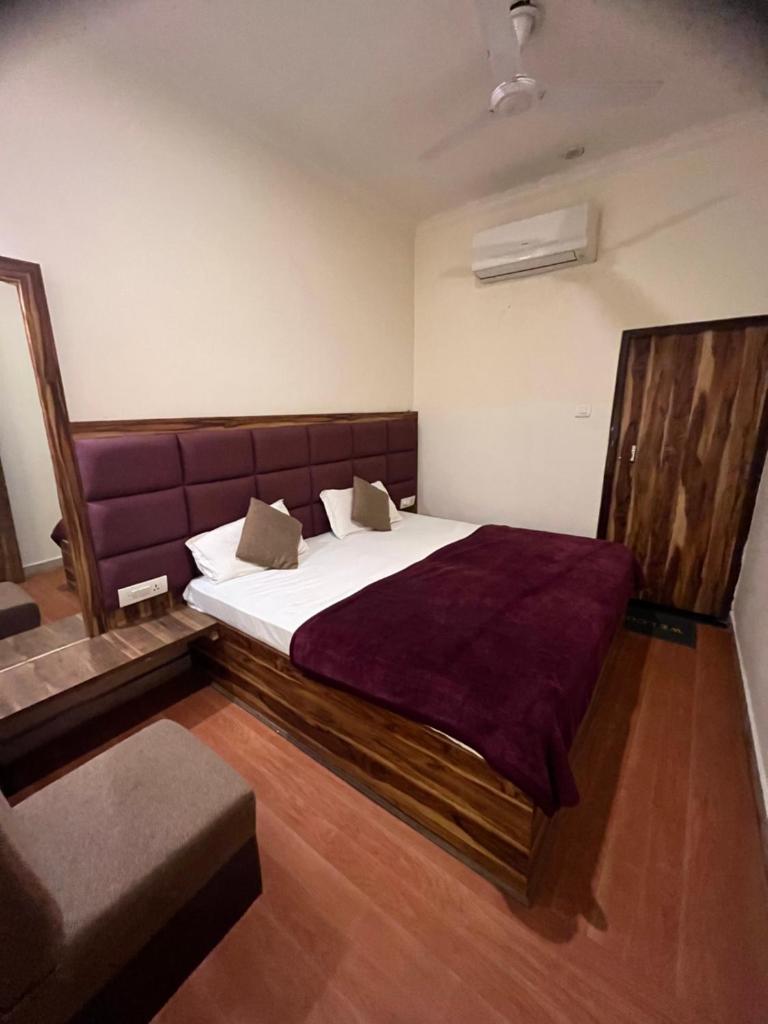 HOT - House Of Travellers Taj view photo 3