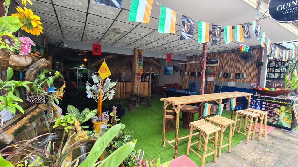 The Treehouse Bar and Guesthouse