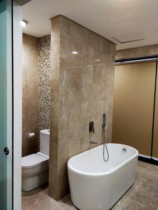 Luxurious Staycation Apartment photo 4