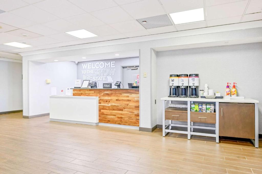 Hampton Inn St. Louis/Westport image